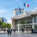 Façade de banque française dans un quartier d'affaires pour le crédit immobilier 2026