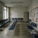 Salle d'attente vide symbolisant la hausse prévue du chômage en France en 2026