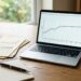 Documents financiers et graphique de taux d interet stable sur un bureau